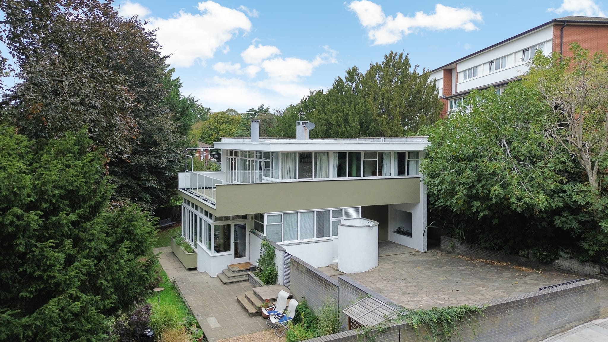 Exterior maintenance and repair work, Putney